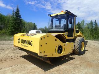 2020 Bomag BW216D-5 Smooth Drum Vibratory Compactor c/w Deutz TCD 4.1L 115kw Diesel, AC/Heater And 23.1-26 Tires. Showing 2816hrs. SN 101586931004 *Note: Drum Damaged, Vibrator Not Working*