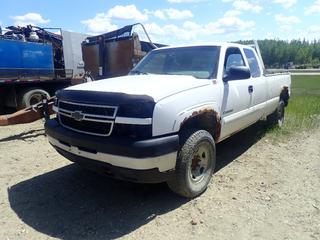 2006 Chevrolet Silverado 2500HD Ext Cab 4X4 Pickup c/w 6.0L Vortec, A/T And LT265/75R16 Tires. VIN 1GCHK29U56E160806 *Note: Unable To Verify Mileage, Running Condition Unknown, Rust, No Dash Panel, No Headlights, Windshield Cracked* (LOCATED IN EDSON) *PL#90*