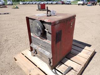 Lincoln Electric Idealarc 250 208/230/460V Single Phase Arc Welder. SN C1991100108 *Note: Working Condition Unknown* (FORT SASKATCHEWAN YARD)