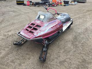 Polaris Indy Sport Snowmobile, No Key, Choke Broken, Damaged Windshield, Unknown Running Condition, Showing 4406kms, S/N 2027663 (HIGH RIVER YARD)