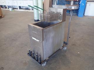 Dean SR142GPS 105,000 BTU/HR Gas/Propane Fryer c/w Cart. SN 0303MA0320