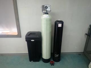 Unused Iron Filter Tank, Filter Tank And Petwa Brine Tank