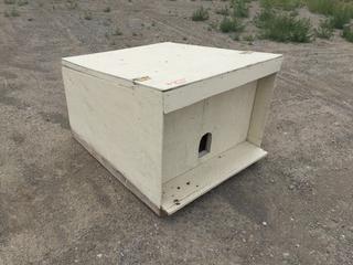 Insulated Cat House w/ Clean Out Lid, 48in L x 39in W x 32in H PL#9004  (HIGH RIVER YARD)