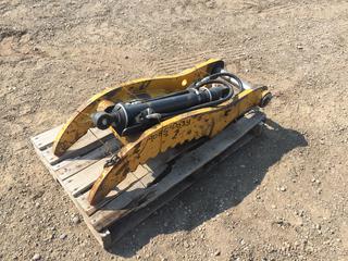 Deere Thumb Attachment, Fits 60G Compact Excavator.  (HIGH RIVER YARD)