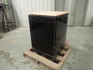 Kenmore Model 17749K014 Dishwasher. SN F12501054