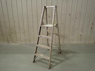 Louisville 4-Step Aluminum Podium Step Ladder