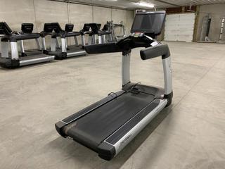 Life Fitness 95T Treadmill with FlexDeck Shock Absorption System, Programs and Fitness Monitoring, 0-15% Incline, 0.5-14mph, 120V, 20 Amp Plug, S/N AST183634  (HIGH RIVER YARD)