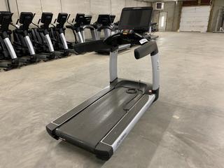 Life Fitness 95T Treadmill with FlexDeck Shock Absorption System, Programs and Fitness Monitoring, 0-15% Incline, 0.5-14mph, 120V, 20 Amp Plug, S/N AST183632  (HIGH RIVER YARD)