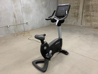 Life Fitness Model 95CS Life Cycle Inspire Upright Bike c/w KOPS Leg Position, Programmed Workouts & Touchscreen Display. S/N APU117595  (HIGH RIVER YARD)