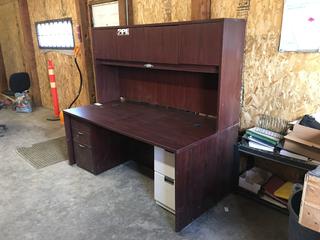 Desk, 72in (L) X 36in (W) X 29 1/2in (H) c/w Upper Cabinet, 3-Drawer Cabinet And 2-Drawer Metal Cabinet  (HIGH RIVER YARD)