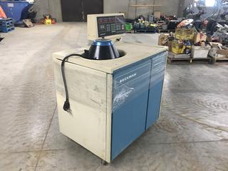 Beckman Coulter L8-70M Ultra Centrifuge, 208V, 30A, 60Hz, S/N 7K601, Showing 1292457 Revolutions (HIGH RIVER YARD)