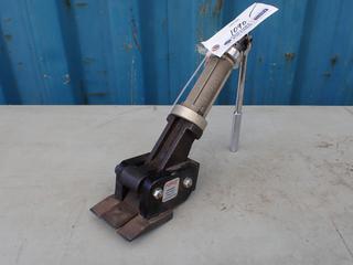 Gearench Pop-It Flange Spreader  **Located In Edmonton**