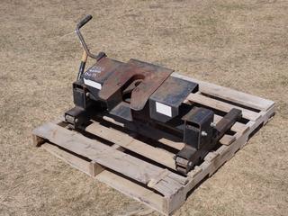 Reese 15,000lb Cap. Adjustable Fifth Wheel Hitch  **Located In Edmonton**
