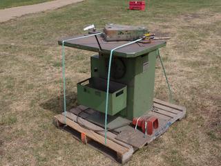 Boschert LB12PN4 440V Power Corner Notching Machine w/ Foot Pedal **Located In Edmonton**