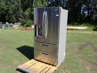 LG Model LMX21986ST/00 115V Fridge/Freezer w/ Ice Maker *Note: Requires Freon* **Located In Edmonton**