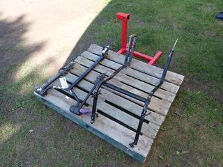 Voyager HB11B Hitch Mtd. Bike Rack w/ 1 7/8 Ball c/w RV Trailer Bike Rack And Trailer Hitch Rack  **Located In Edmonton**