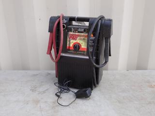 Truck Pac ES1224 12/24V Booster Pack w/ 3000 Peak Amps 12V And 1500 Peak Amps 24V *Note: Does Not Hold Charge* **Located In Edmonton**