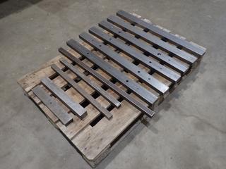 Qty Of (6) Pieces Of 34in X 2 1/2in 4140 Steel c/w 35in X 1 1/4in Steel Bar And Assorted Pieces