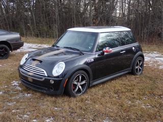 2006 Mini Cooper c/w 1.6L, A/T, Power Sunroof And 195/55R16 Tires. Showing 194,049kms. VIN WMWRE33526TJ37091 *Note: Engine Light And ABS Light On, Runs, Head Gasket Requires Repair* **Located In Edmonton**