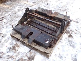 Fifth Wheel Hitch c/w Rails **Located In Edmonton**