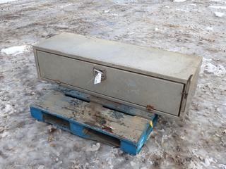 5ft X 20in X 15in Aluminum Storage Box **Located In Edmonton**