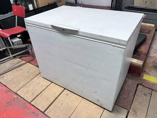 Sears 43in Chest Freezer C/w 120V SN WB11538801 *Located In Fernie, BC*