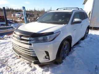 2017 Toyota Highlander Hybrid Limited SUV c/w 3.5L V6, A/T And 245/55R19 Tires. VIN 5TDDGRFH8HS021864 *Note: Crack In Spoiler, Passenger Front End Suspension Damaged, Fender Damaged, No Key, Running Condition Unknown, Buyer Responsible For Removal* **Located In Fort McMurray**