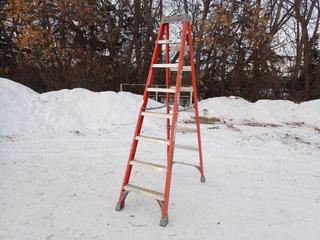 Louisville 8ft Step Ladder ** LOCATED IN EDMONTON**