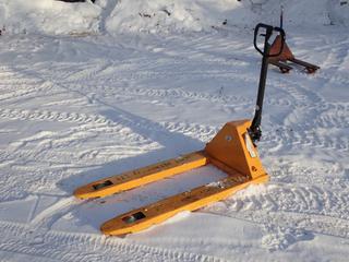 Priority 2000KG Cap Pallet Jack ** LOCATED IN EDMONTON**