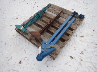 (2) Saf-Lift Car Bumper Jack And Tow Bar w/ 1 7/8in Ball Hitch **LOCATED IN EDMONTON**