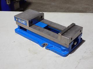 Kurt D688 AngLock 6in Milling Vise. SN 143157