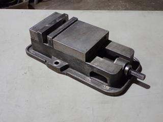Kurt D60-1 6in Milling Vise