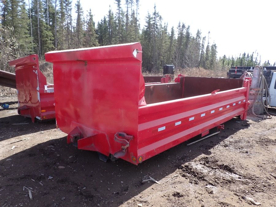 Cancade Company Limited 198in X 8ft X 32in Dump Truck Box *Note: Buyer Responsible For Removal* **LOCATED @ 1 SUNSET BOULEVARD, FORT MCMURRAY, AB**