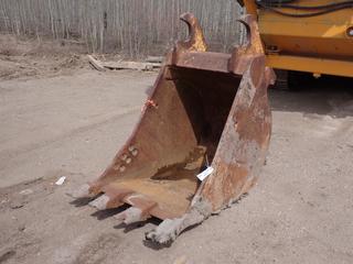 WBM 36in Excavator Dig Bucket **LOCATED @ 1 SUNSET BOULEVARD, FORT MCMURRAY, AB**