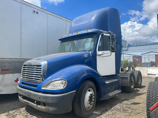 2007 Freightliner Columbia CL120 T/A Sleeper Truck Tractor c/w Mercedes-Benz MBE4000 Diesel Engine, Eaton Fuller 15 Spd Manual Transmission, Air Ride Suspension, Sliding 5th Wheel, Dual Fuel Tanks, 11R22.5 Tires, Showing 1,198,939 Kms (Last Recorded), VIN 1FUJA6CV17PW87799, Note: Unable To Confirm Mileage, Requires New Batteries* *Located In Delta, BC.* 