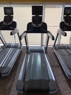 Precor TRM 800 Series 120V 16.0A Commercial Treadmill. SN AGNBJ28150114