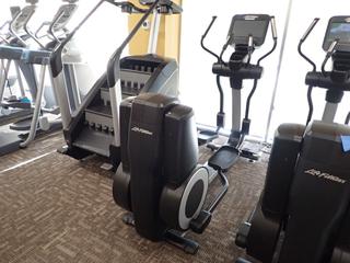 Life Fitness 95XS Commercial Cross Trainer Elliptical. SN ASX126546
