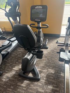 Life Fitness 95RS Commercial Recumbent Bike. SN APB111103