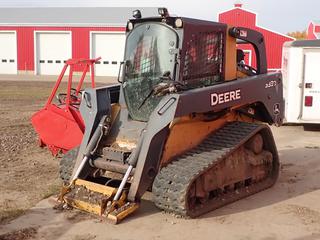 John Deere 333DT Tracked Skid Steer c/w Aux Hyd, Q/A, 2-Spd And H-Drive Steering w/ Hand Bucket Controls. Showing 5462hrs. SN 1T0333DFLBD213164 *Note: Inoperable, Engine Requires Repairs* **Located Near Redwater, AB**