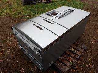 LG LMX21986ST 115V Fridge/Freezer. SN 112KRLR0U808 *Note: Requires Repairs* **Located @ Edmonton Yard**