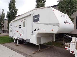 2007 CrossRoads Zinger ZF-250-BH T/A Fifth Wheel Travel Trailer c/w Slide-Out, Rear Bunkhouse, Awning, Exterior Storage Compartments, Roof-Mounted A/C and Spare Tire. GVWR 5,188 KG (11,430 LB). VIN 4V0FC252X7B040580 *Note: No Keys, Locked*