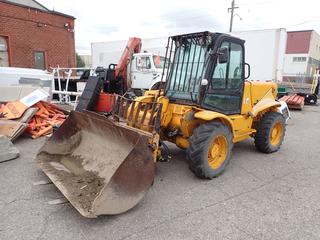 2001 JCB 520-50 Loadall Telescopic Wheel Loader c/w Enclosed ROPS Cab, 4WD, Telescopic Boom and General Purpose Loader Bucket. SLP520501E0881656 *Note: Requires Repairs, Major Hydraulic Oil Leak, Runs and Moves*