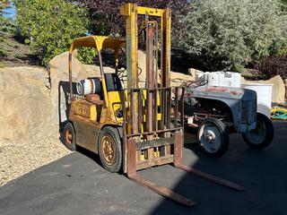Hyster Challenger 40 LPG Forklift C/w 48in Forks, Canopy, 4-Cyl LPG Eng. Showing 5,652 Hrs SN B3A5338S
