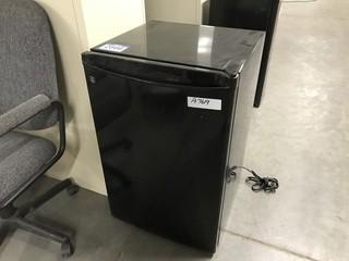 GE 20" Bar Fridge.