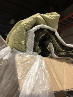 Open Box Comforter, Size Unknown