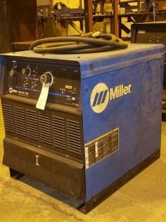 Miller Goldstar 302 Power Source. SN LG090475C