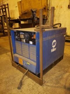 Miller Goldstar 400SS Power Source. SN JG136315