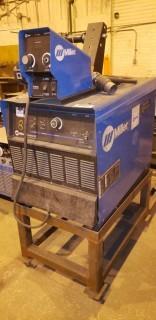 Miller Deltaweld 452 Wire Feed Welder C/w Miller 70 Feeder. SN LH200064C