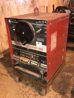 Lincoln Ideakarc 250 Welder. SN AC294691