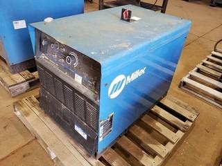 Miller Dimension 452 CC/CV-DC Welding Power Source. LC500628 *Note: Needs Repair*